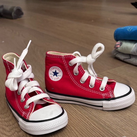 Converse - Picture 1 of 1